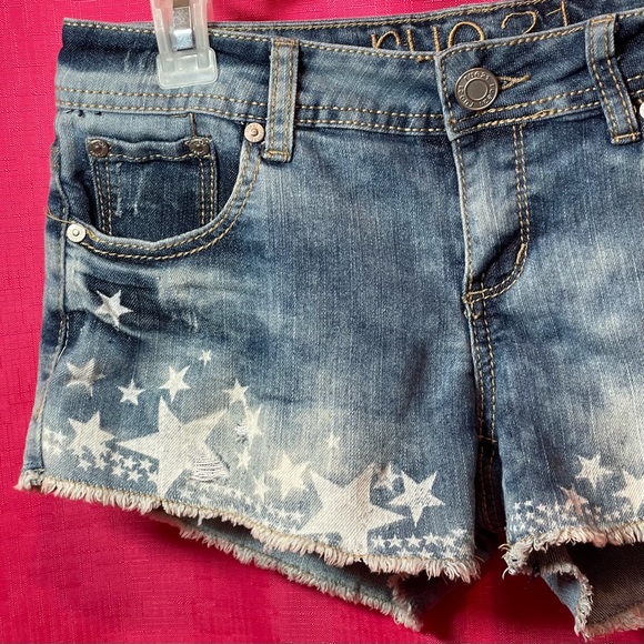 RUE21 STAR JEAN SHORTS SIZE 5/6 - Picture 4 of 9